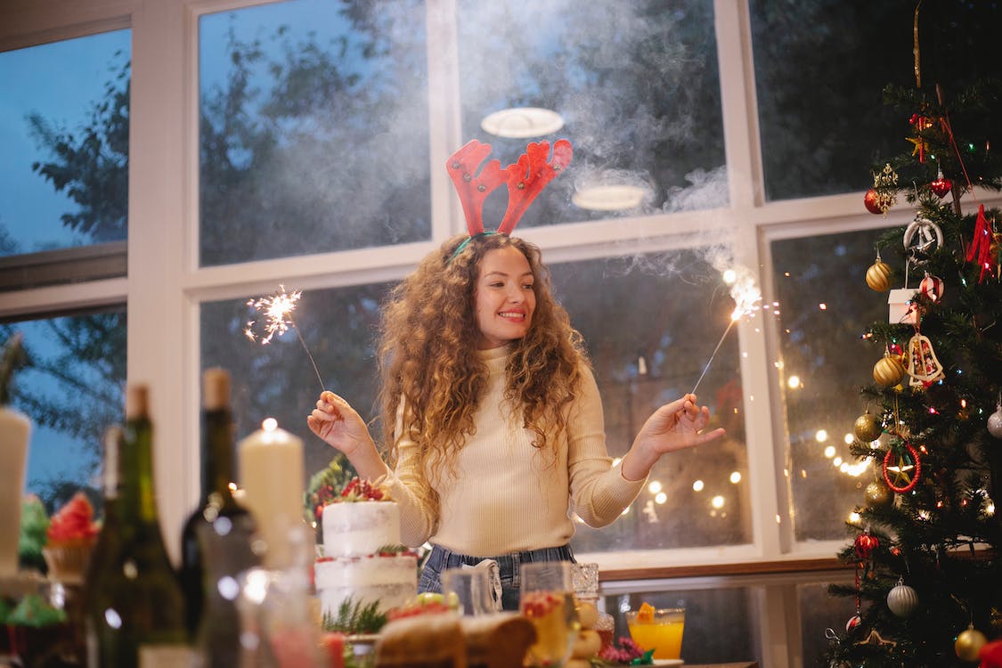 Ragazza che sta festeggiando