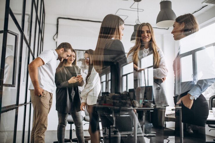 Gruppo di persone che lavorano insieme